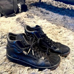 Puma men’s shoes 8.5 black with gum bottoms